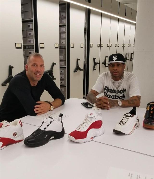 手递手后的 手递手后的